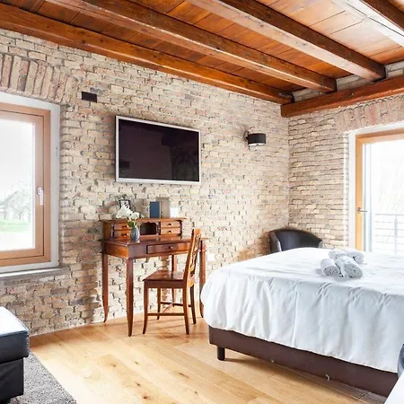 La Corte Dei Vizi Clauiano